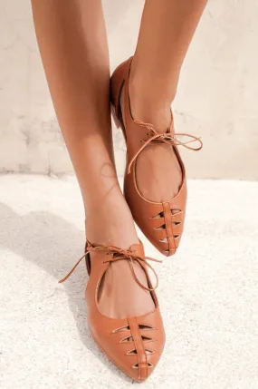 Wide-Toe Flats