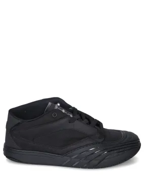 Skateboard shoes